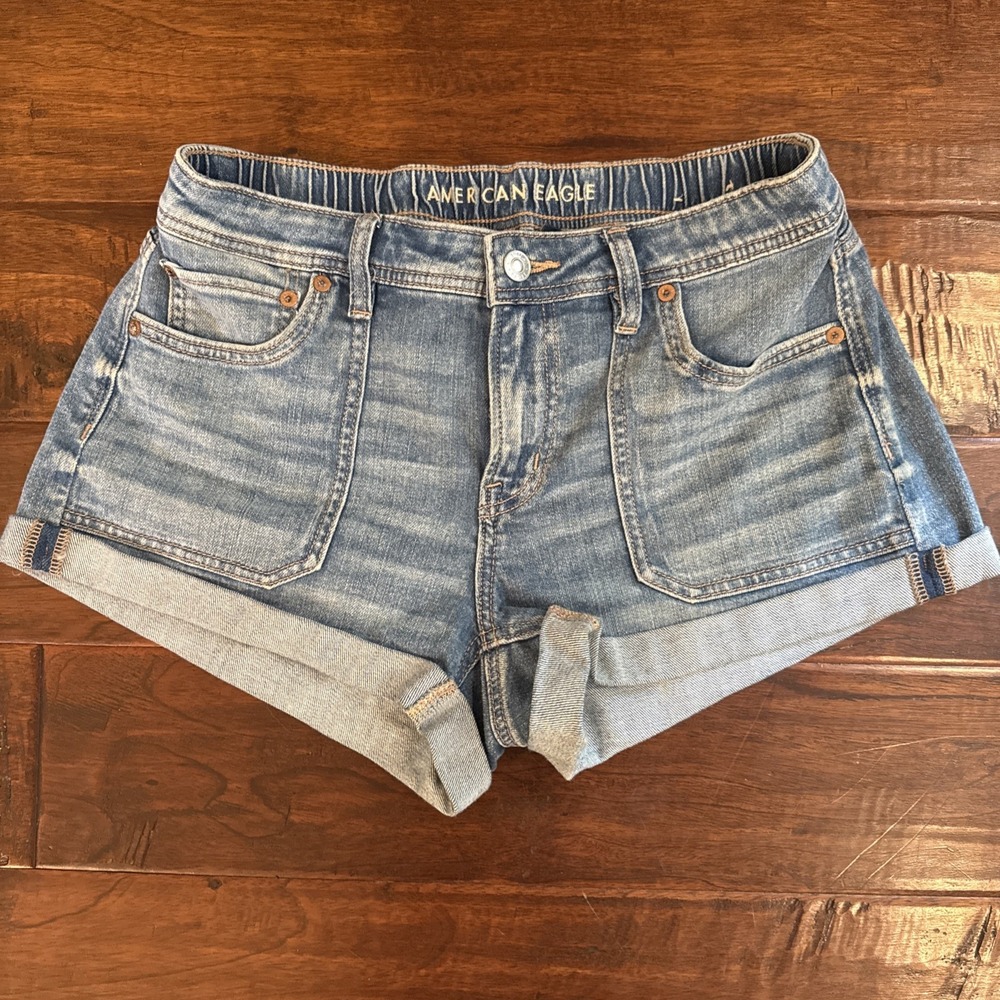 American Eagle Easy Shortie Jean Shorts Stretchy Waste Size 2Mid Rise Cuffed